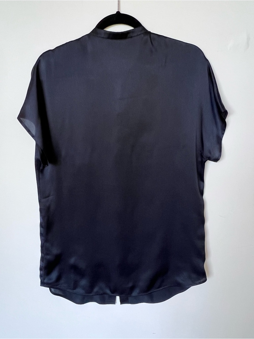 NEW! Vince Short Sleeve Pocket Silk Shirt Top with Split-Neck. - Picture 4 of 9